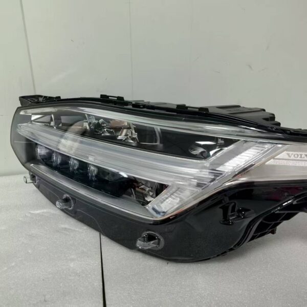 2020 XC90 LED Headlights